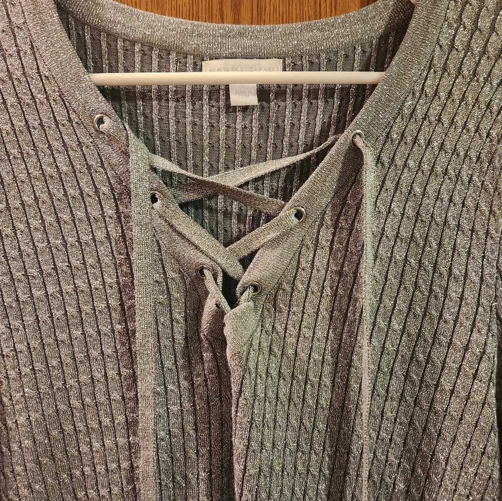 New York and Company Gray Sparkly Long Sleeve Lace Up V-Neck Sweater - Picture 5 of 9